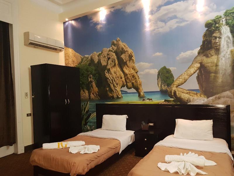 Paradise Hotel 3*