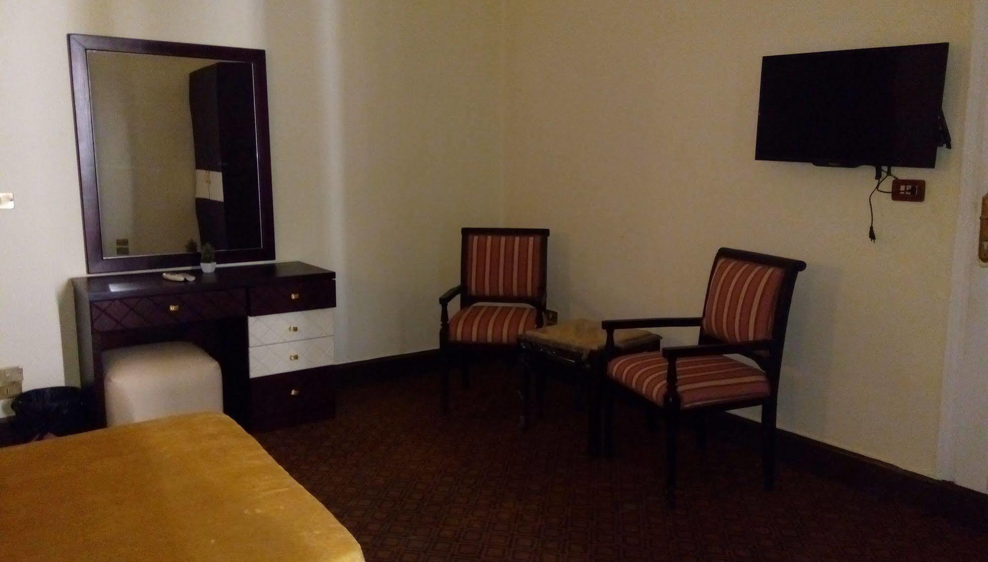 Paradise Hotel 3*